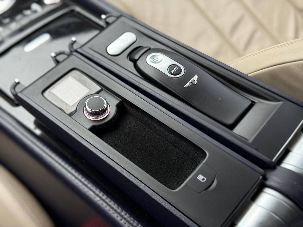 Bentley Continental GT 6.0 W12 YOUNGTIMER z roku 2004 - 16