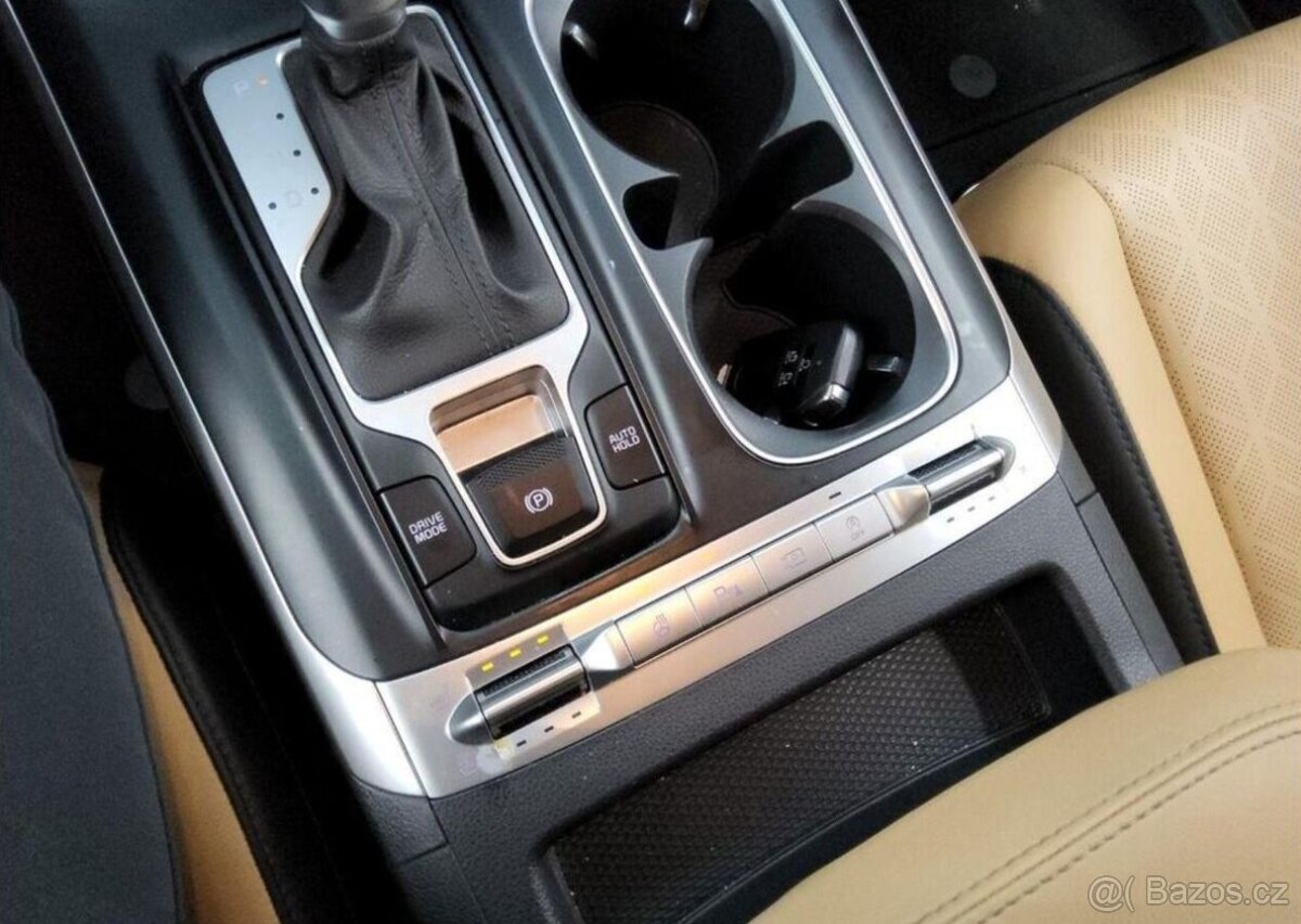 Kia Carnival 2.2-9 MÍST-VŮZ NA CESTĚ - 16