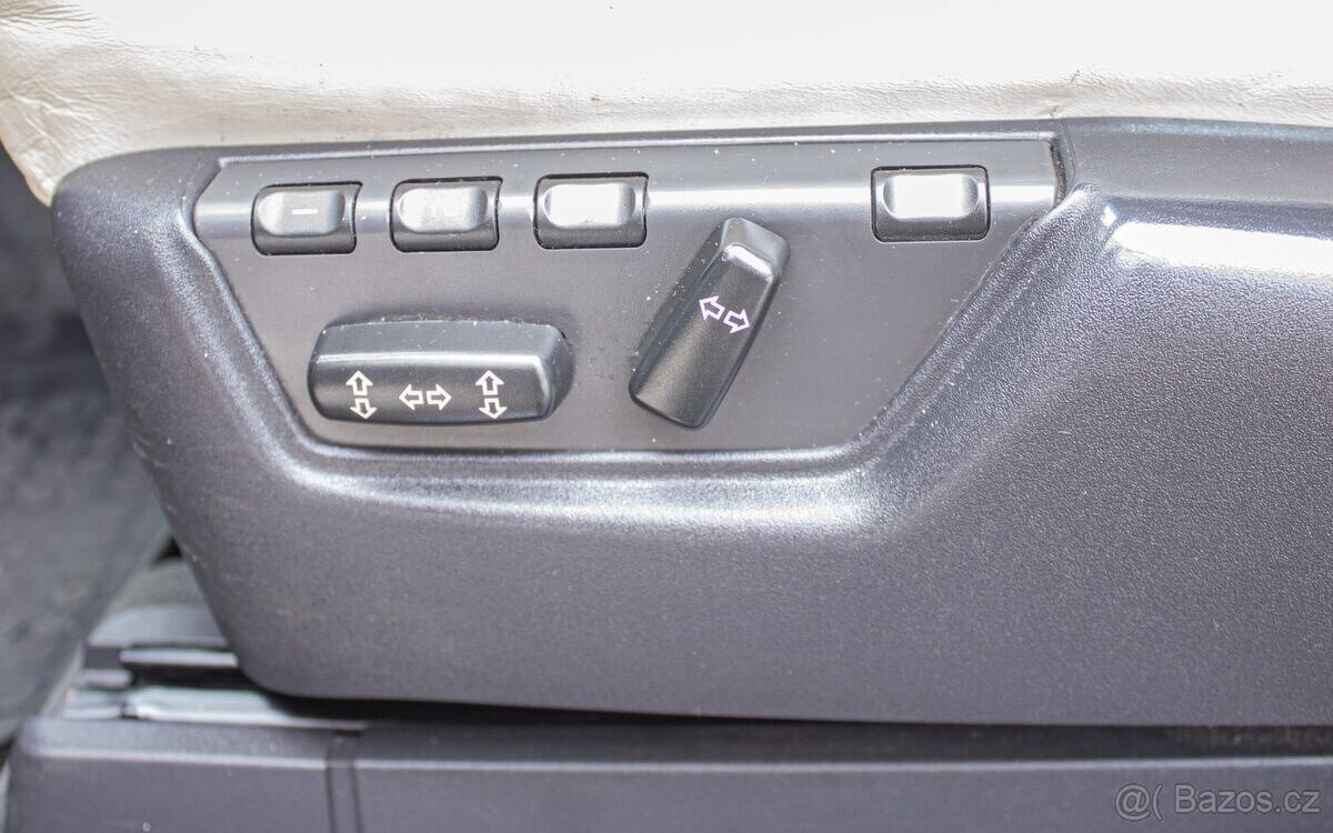 Volvo XC90 XC 90 D5 Momentum A/T - 16