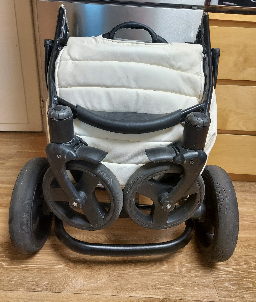 Kočárek Junama Madena - 16