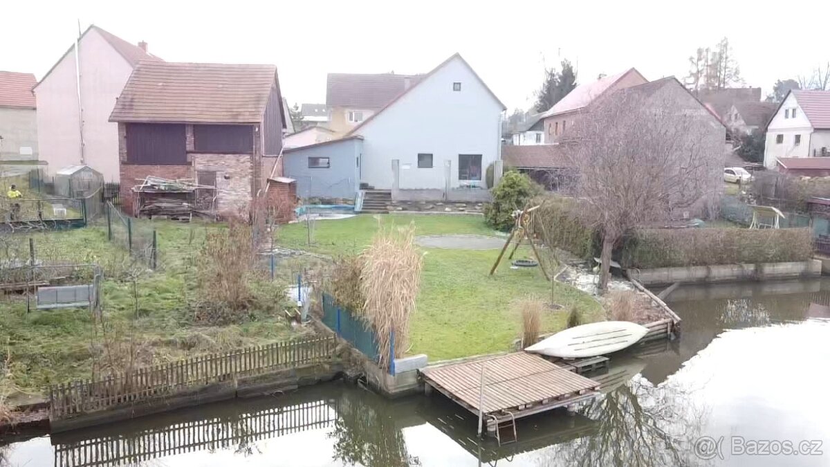 Prodej domu v obci Holany přímo u vody - 16