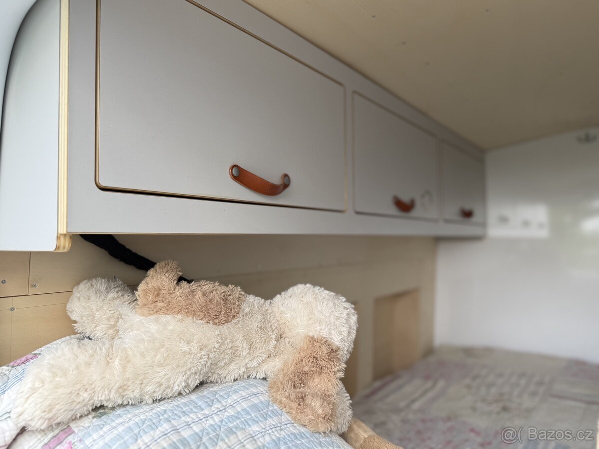 Obytný vůz - vestavba Ford Transit 2021, 6 míst, CZ - 16