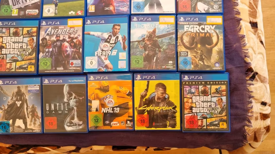 PLAYSTATION 4 + 28 HER - 16