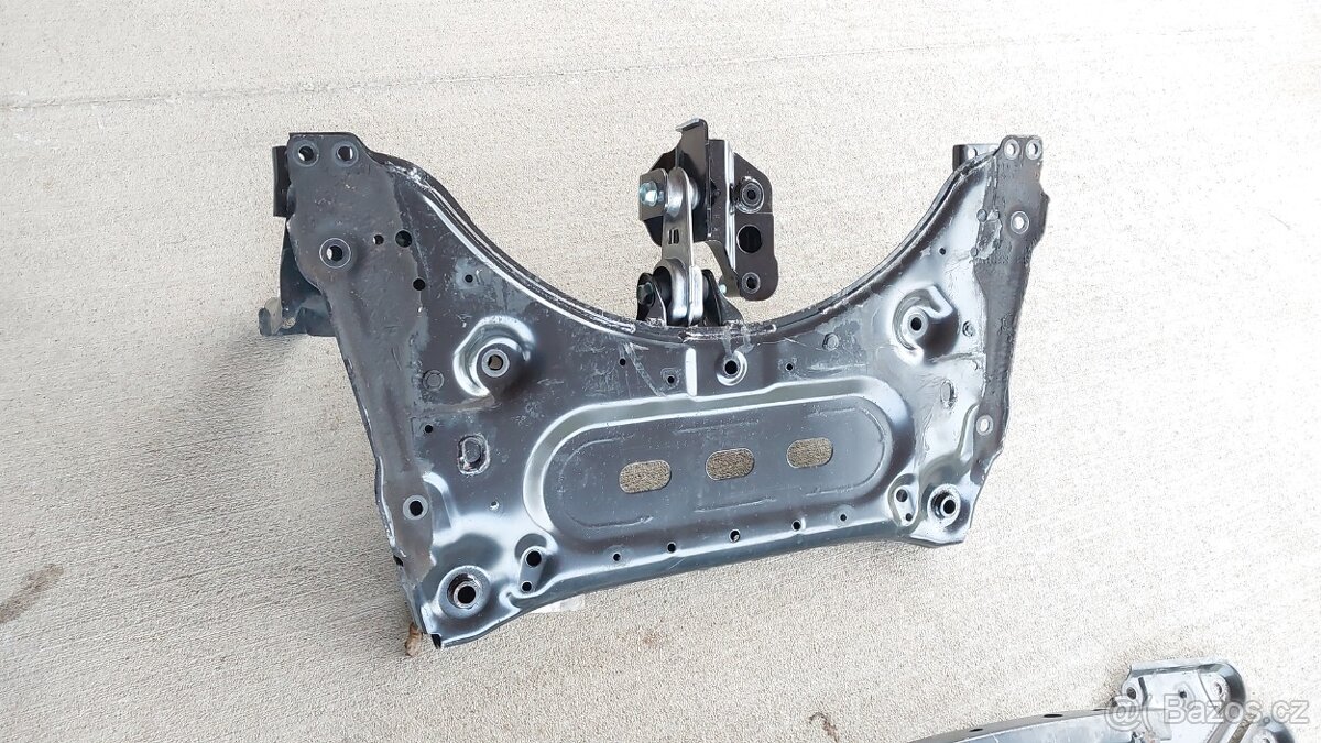 Nissan Qashqai J11: Nápravnice přední - 16