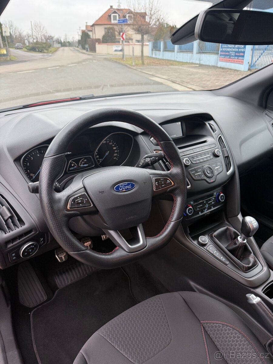 Ford Focus ST-Line Red&Black Edition - 16