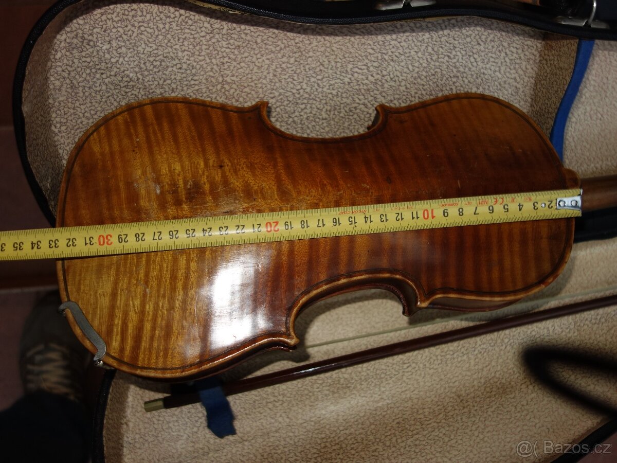 Dvoje housle, cena je dohromady - 16
