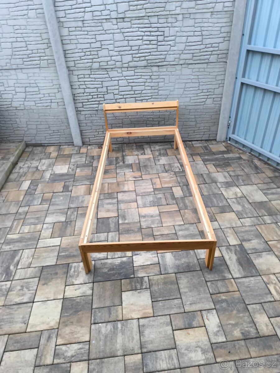 Prodám dřevěnou postel + Matrací 90cm x 200cm - 16