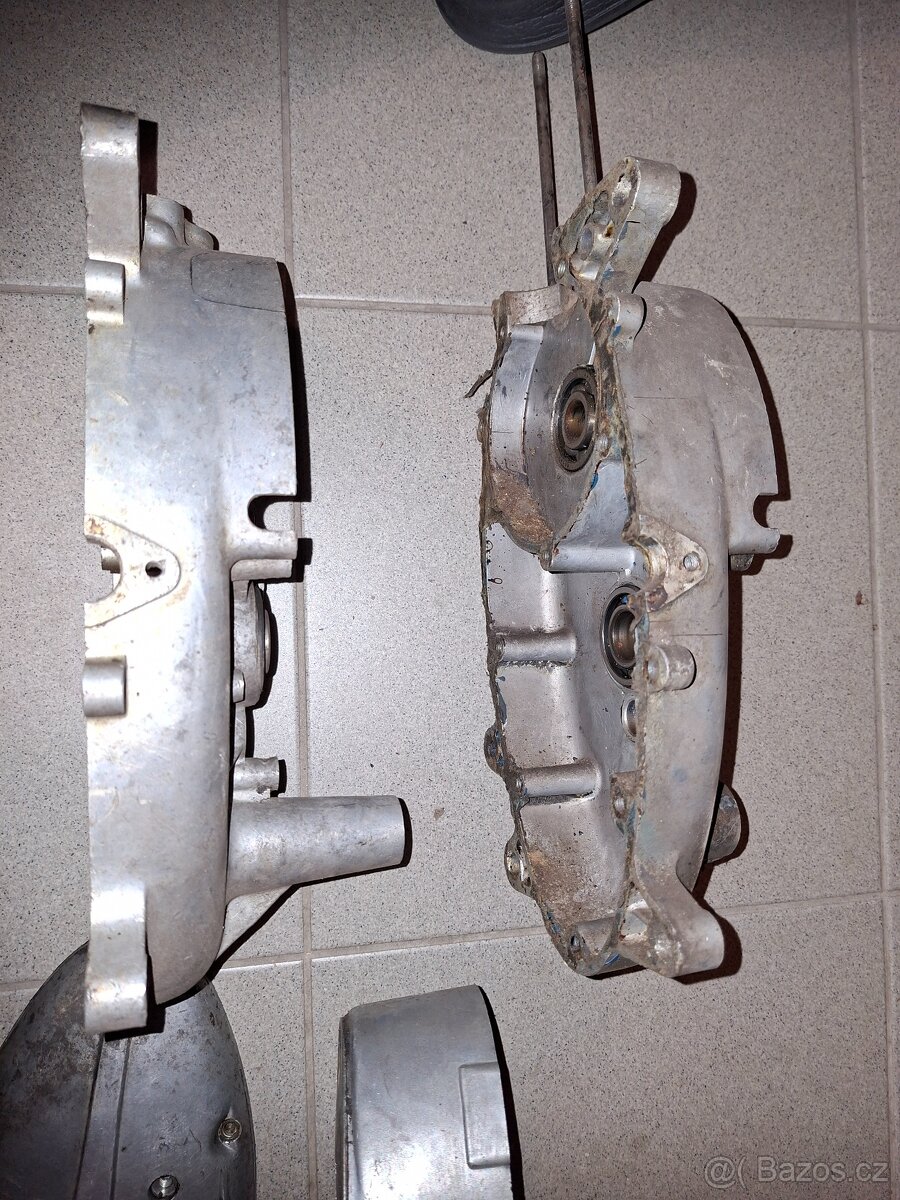 Jawa 50 pionyr - kartery, víka motoru - 16