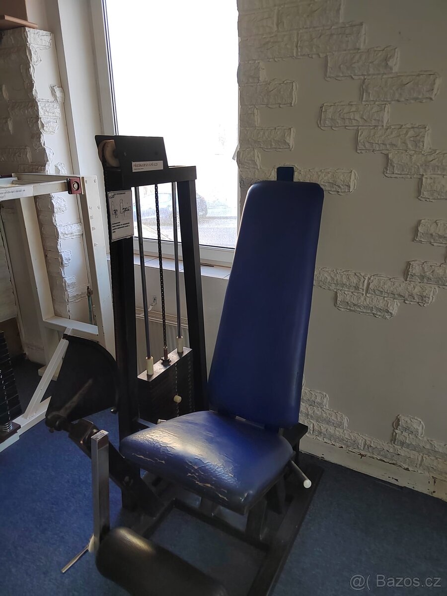 CELÁ POSILOVNA, STROJE, ČINKY - 16