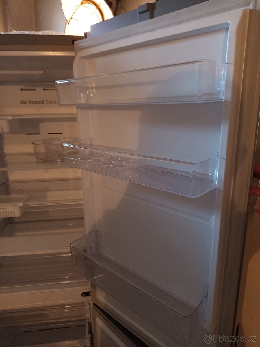 lednička, pračka, skříně - 16