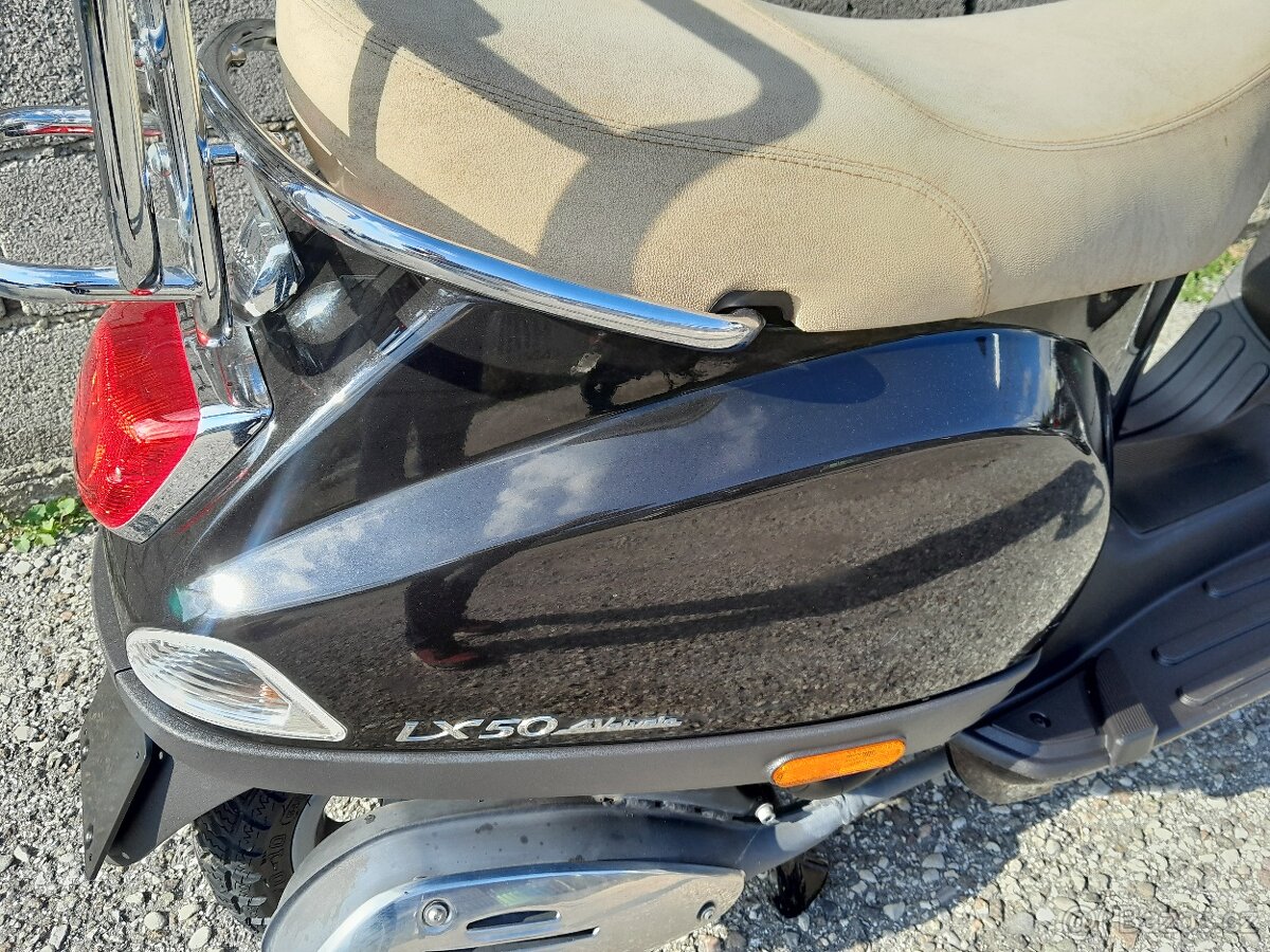 Vespa LX 50 4t, 2011, málo jetá, moc pěkný stav - 16