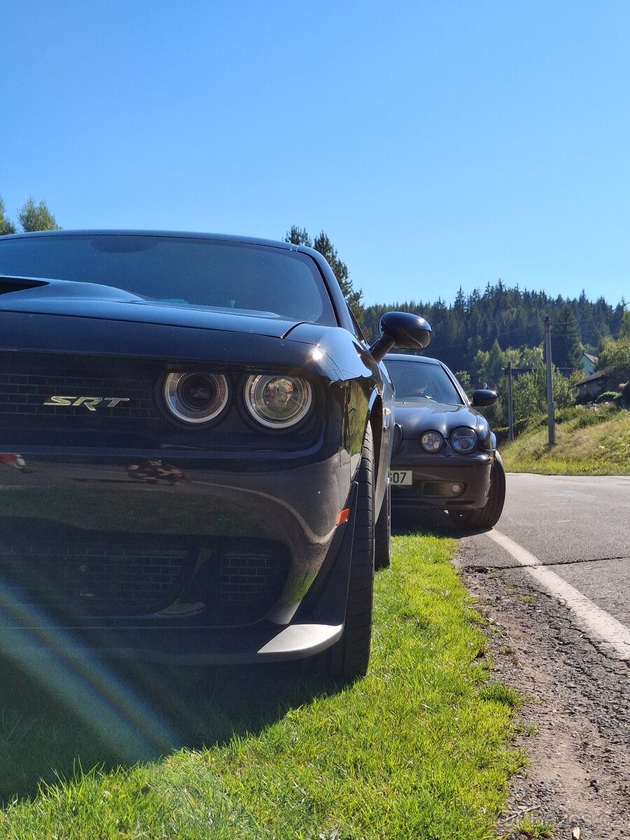 Dodge Challenger - 16