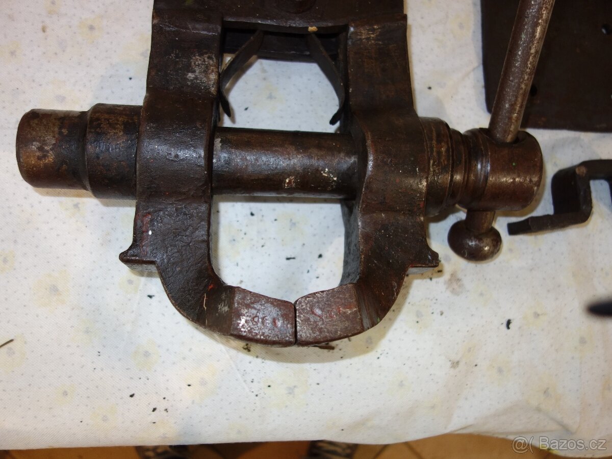 Veliký kovářský svěrák, svěrka - 16