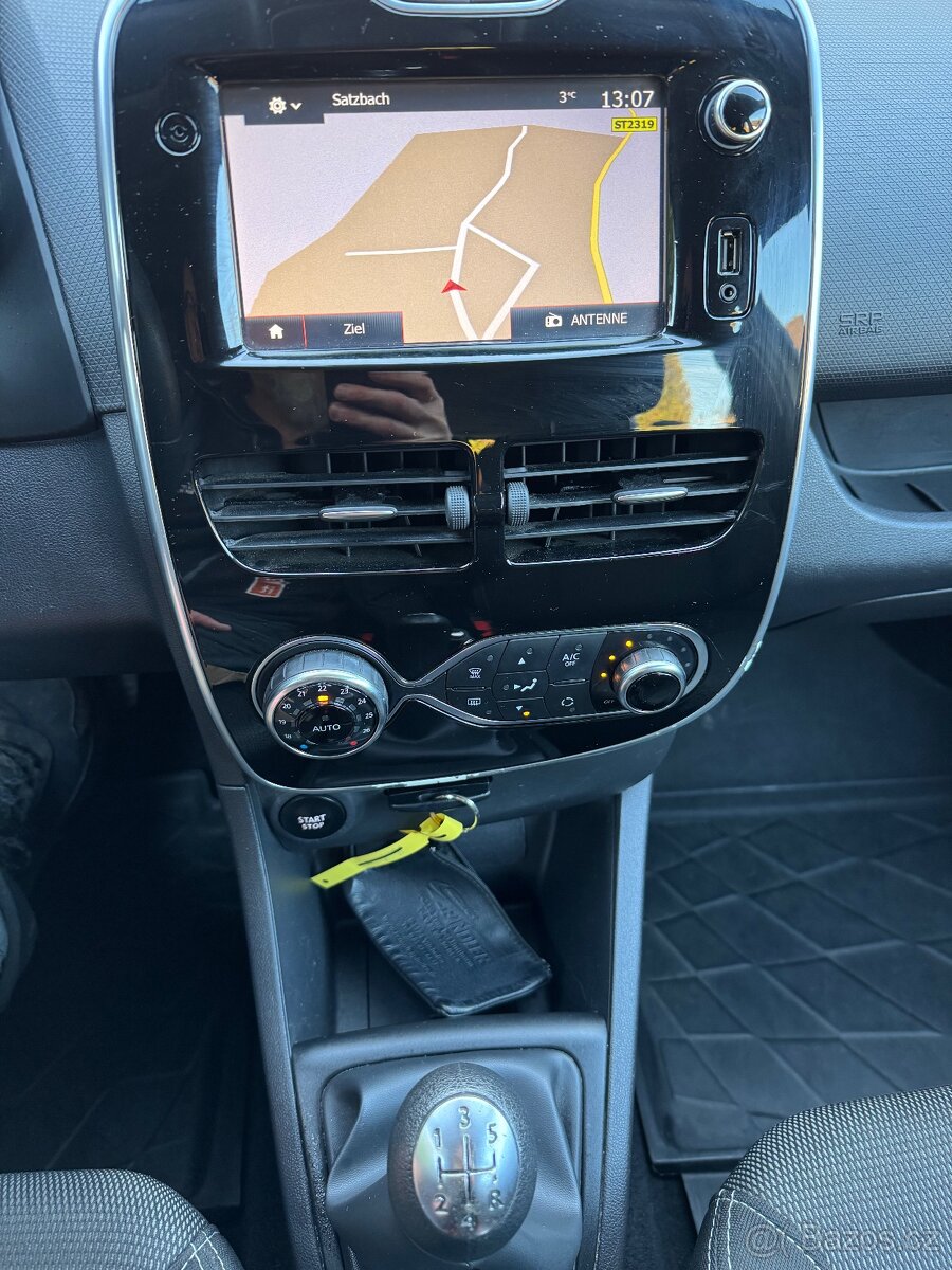 Renault Clio 1.5 dCi, servisovano, navigace - 16