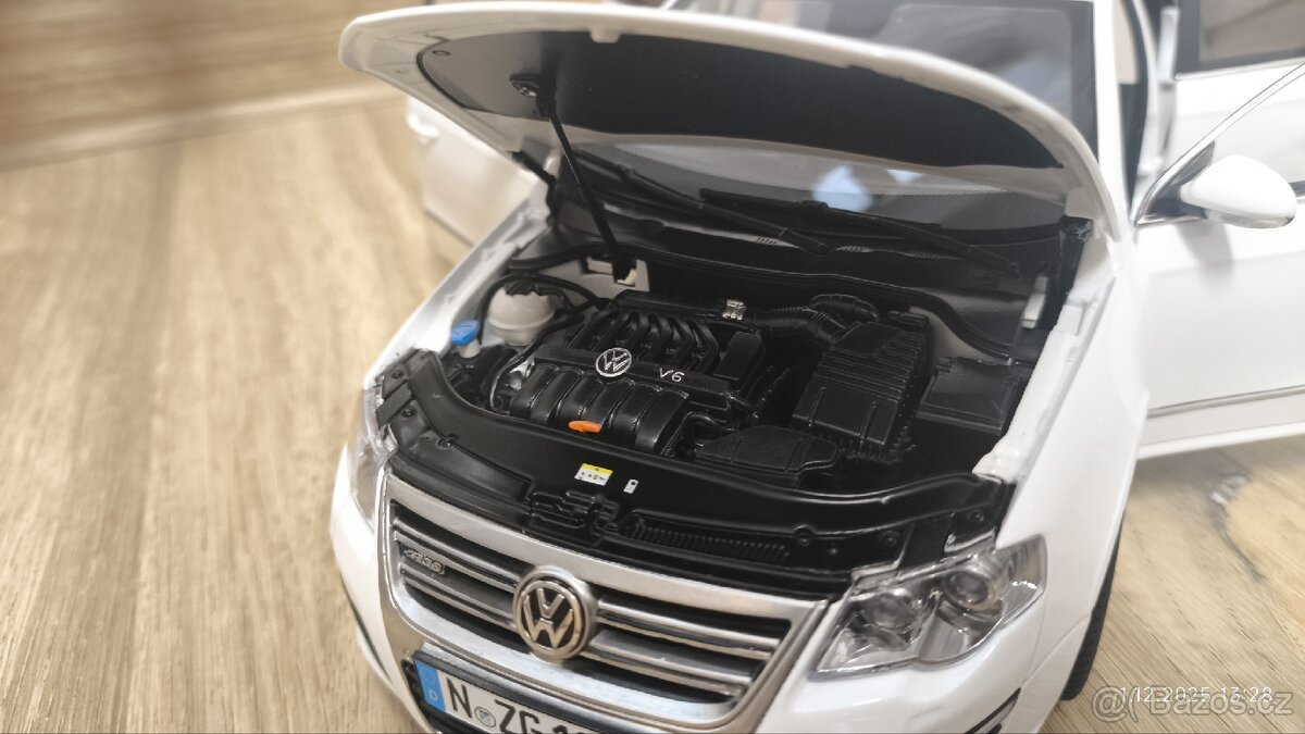 Model Volkswagen Passat Variant R36 1:18 NZG - 16