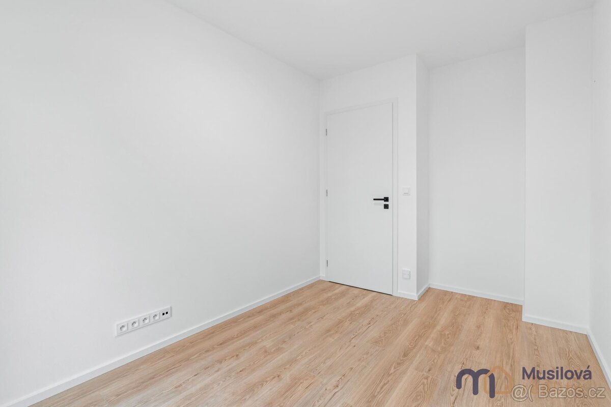 Pronájem rodinného domu 92 m2, pozemek 300 m2 - 16