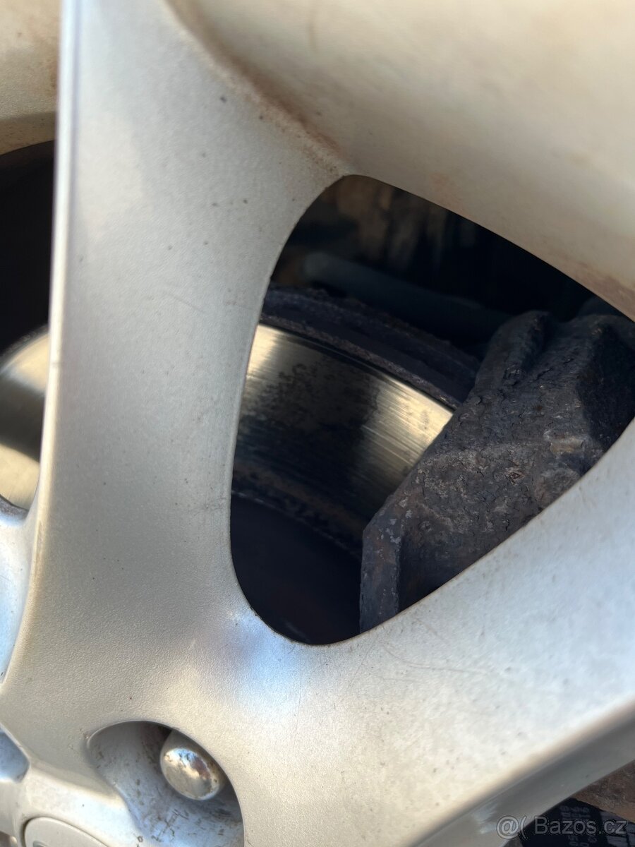 Kia Cee’d 1.4i 80 kW (2009) – benzín - 16