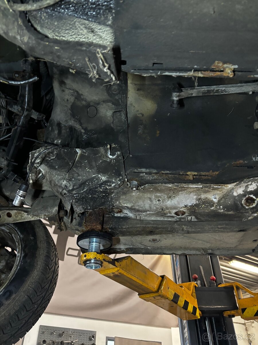 Kastle bmw e30 sedan na drift, bez motoru - 16