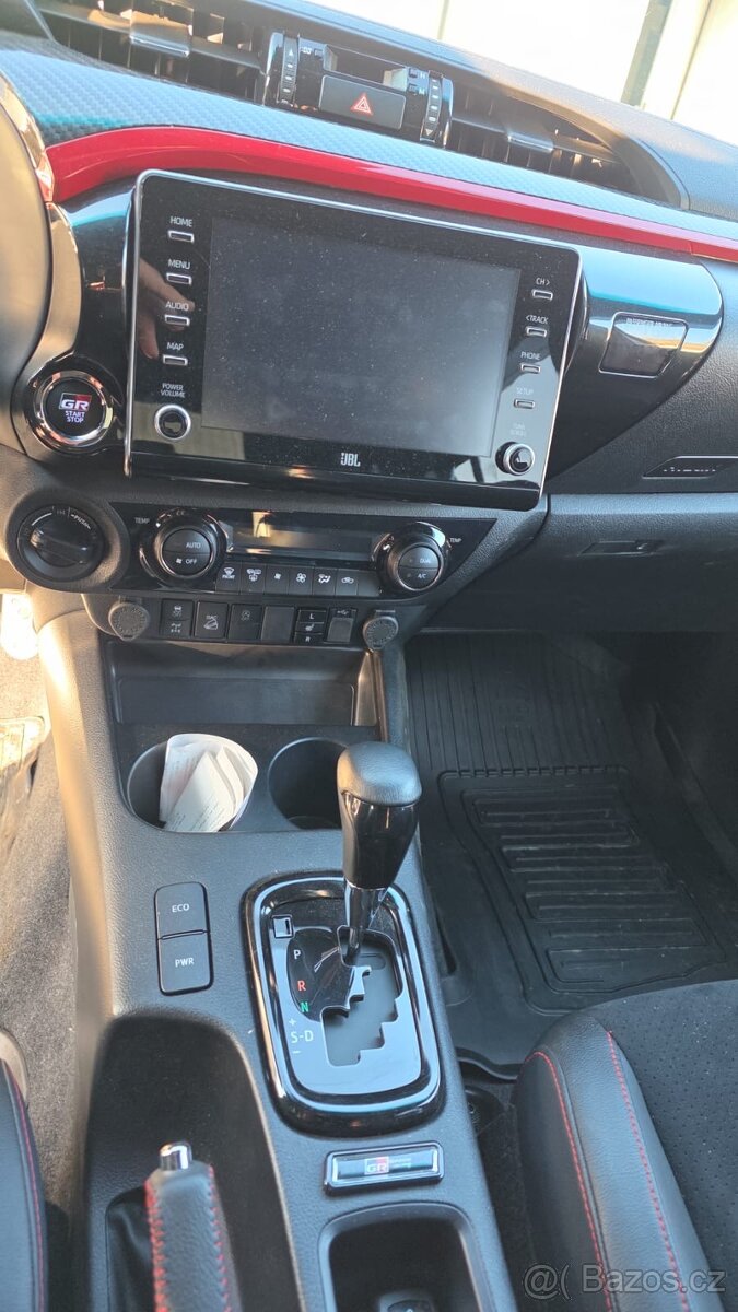 Toyota Hilux GR Sport - 16