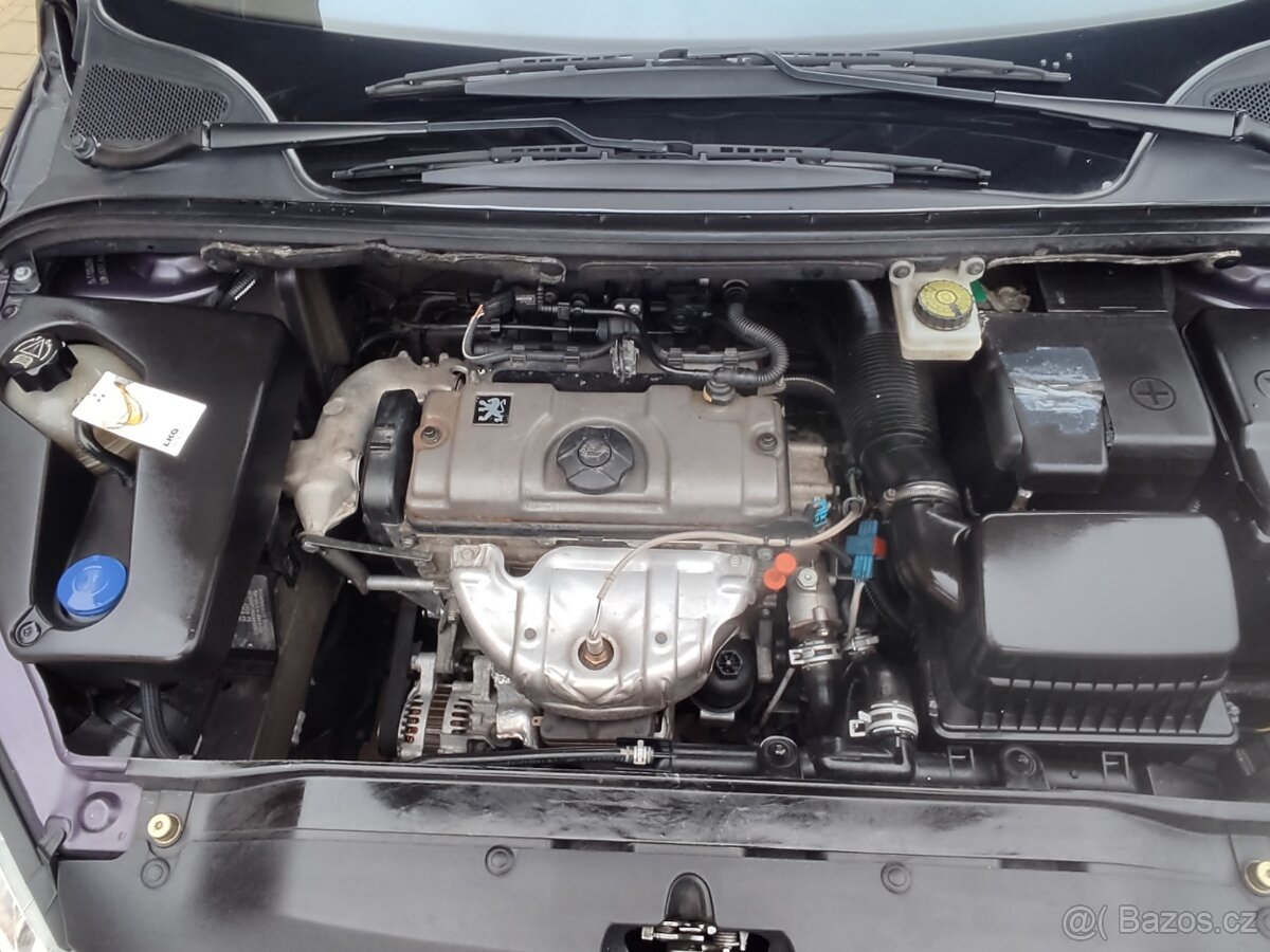 Peugeot 307 1,4 benzín - 16