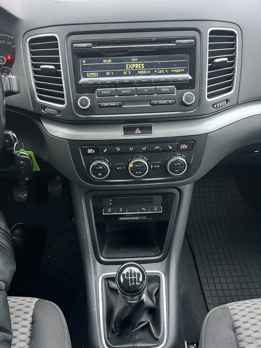 VW Sharan 2,0 TDi Bluemotion - 16