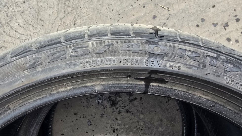 Letní pneu 225/40/19 PIrelli Run Flat - 16