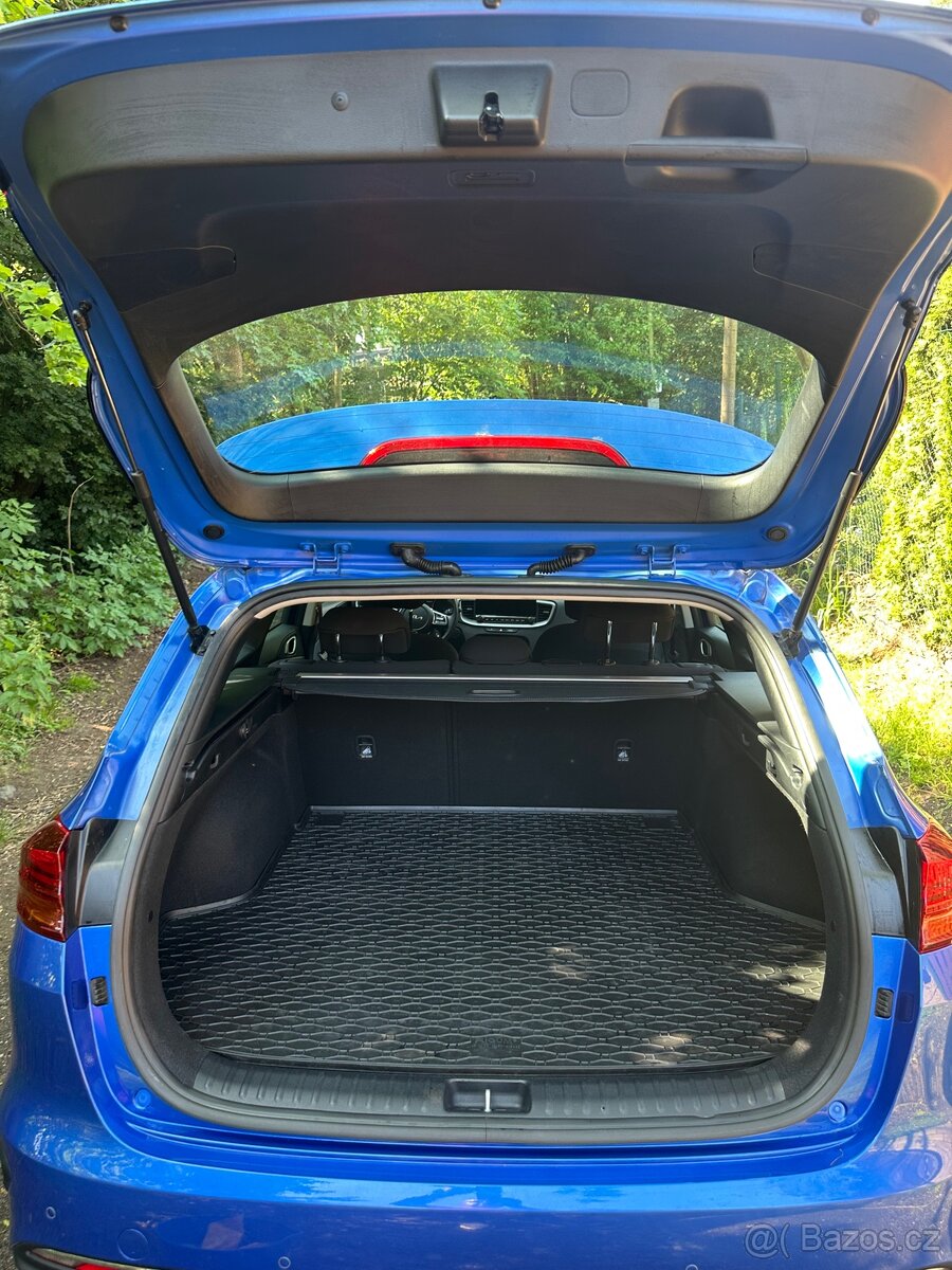 Prodám Kia ceed SW CD 1,5 T-GDI GPF SPIN - 16