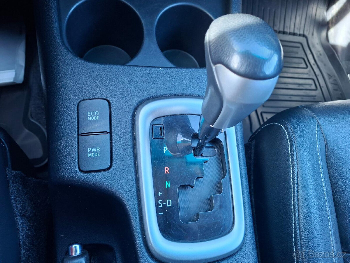 Toyota hilux 2,4 d4d automat 3/2018 max výbava - 16