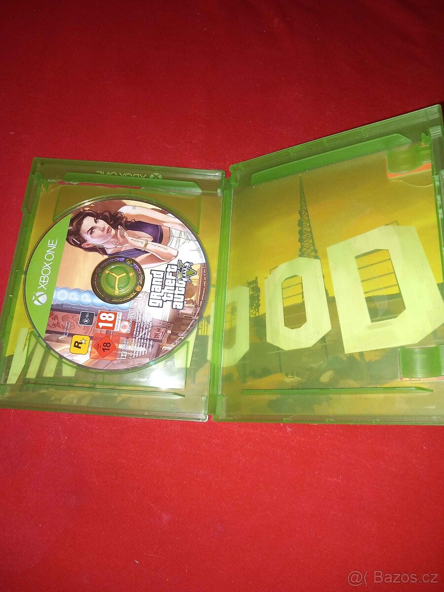 Prodám Xbox One bundle konzole + 2 ovladače + 10 her + Kinec - 16