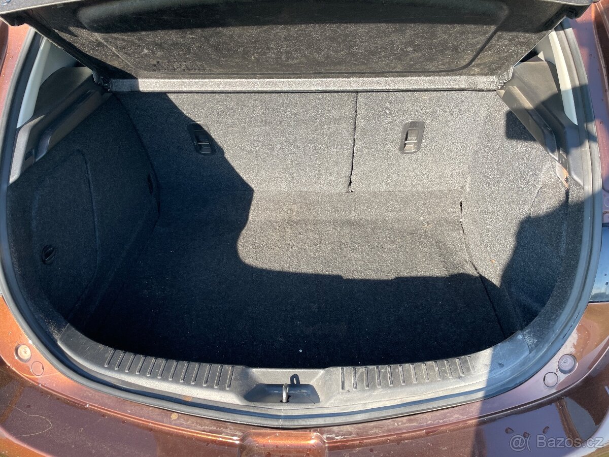 Mazda 3, 1.6, 77 kW, najeto 35 tis km, ČR, první majitel - 16