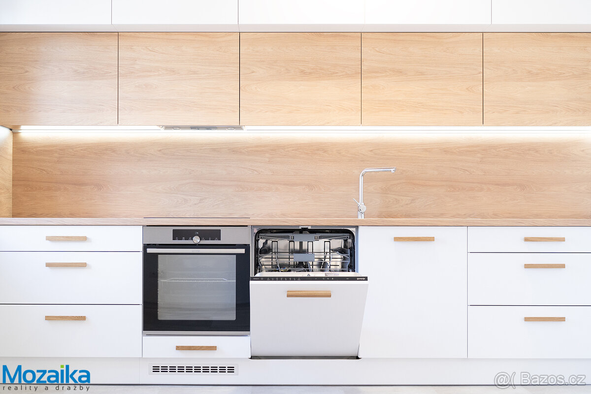 Pronájem bytu 3+kk + pokoj bez okna, po rekonstrukci, na nám - 16