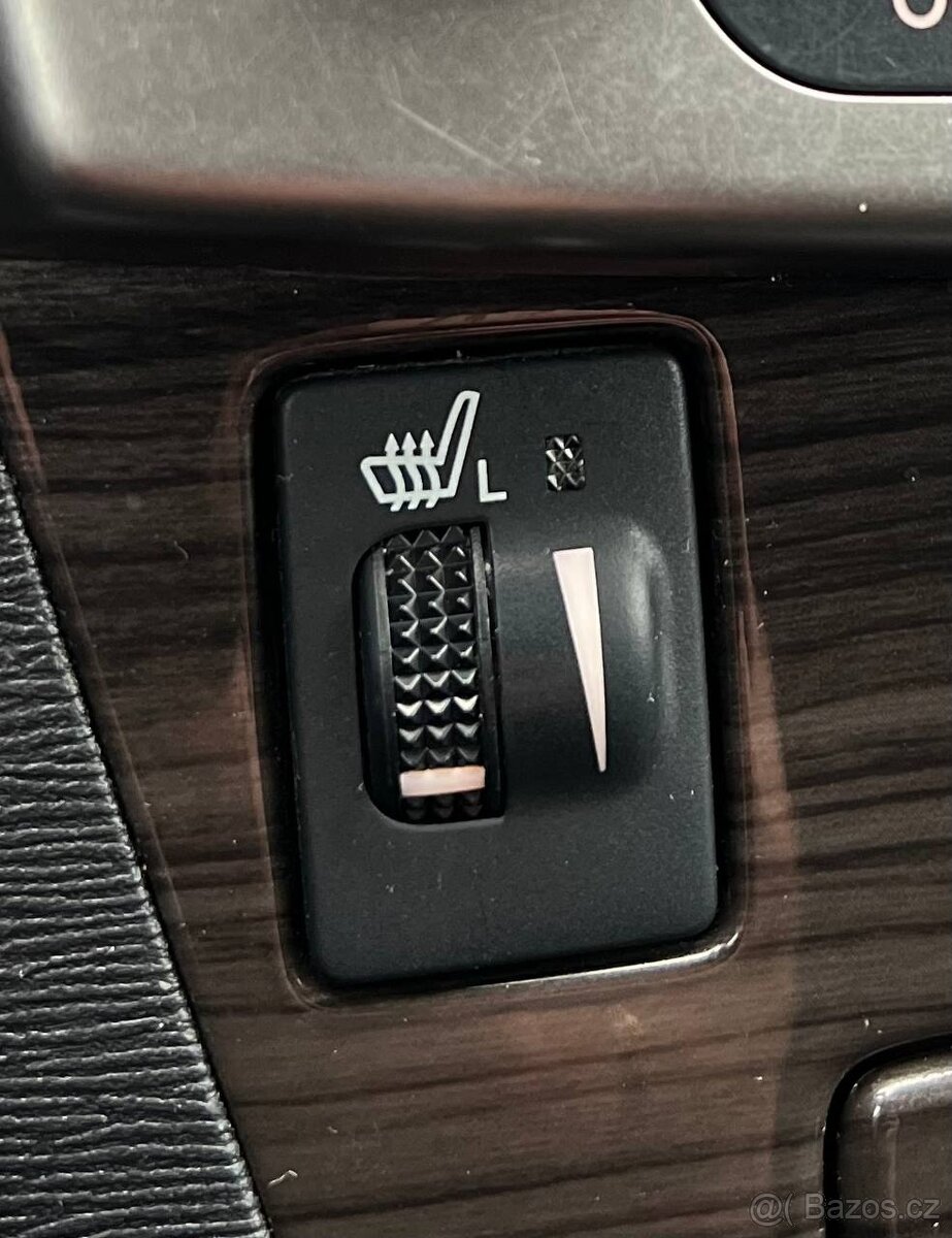 TOYOTA AVENSIS 2.2 D-4D 110 kW • 2011 • BOHATÁ VÝBAVA - 16