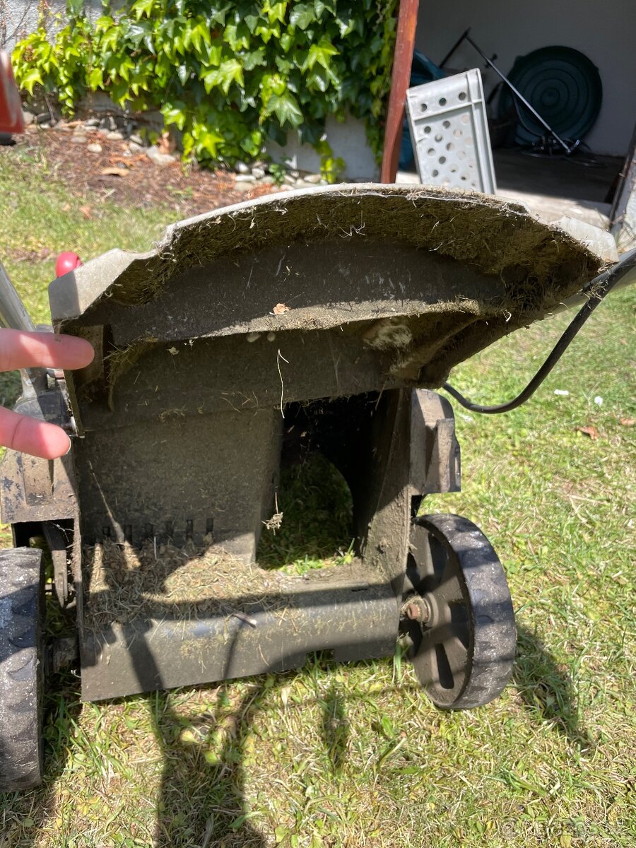 Sekačka na trávu - 16