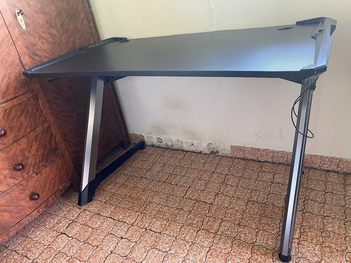 Herní stůl Ultradesk (stůl do pracovny) - 16