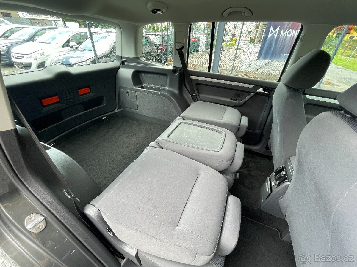VW Touran 1.6 TDi Navigace,Climatronic - 16