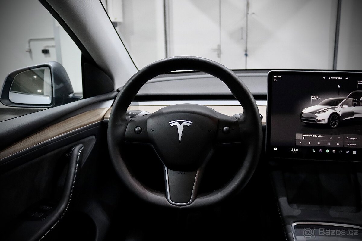 Tesla Model Y Long Range Dual Motor AWD REZERVOVÁNO - 16