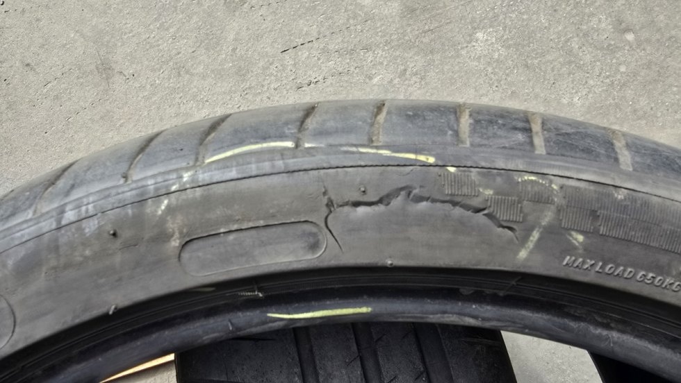Letní pneu 245/35/19 Michelin - 16