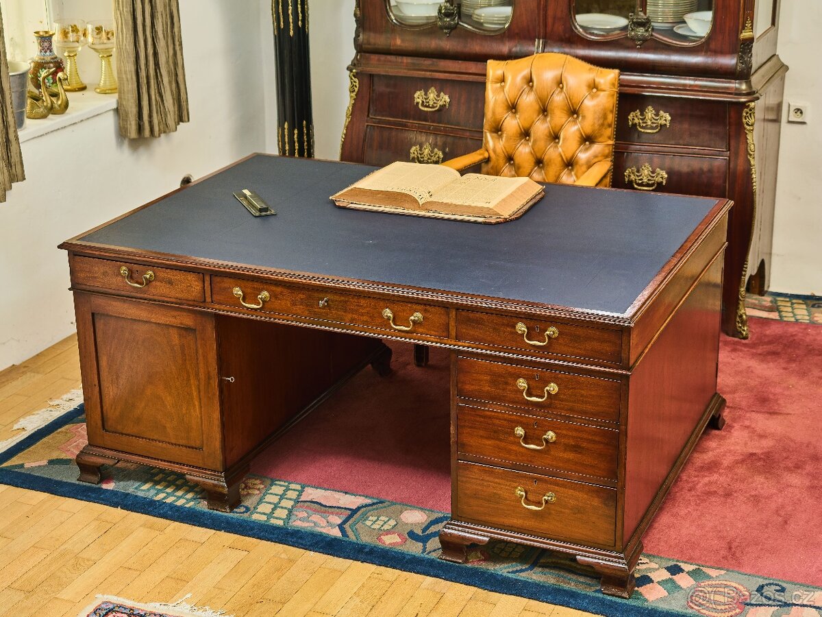 Velký anglický psací stůl. Oboustranný - 16