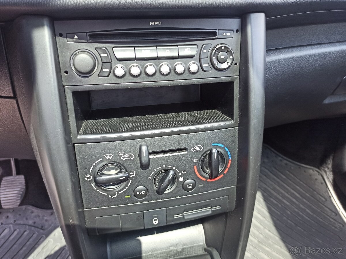 Peugeot 207 1.4 VT-i 70kW SW PANORAMA ČR, 2.MAJITEL - 16