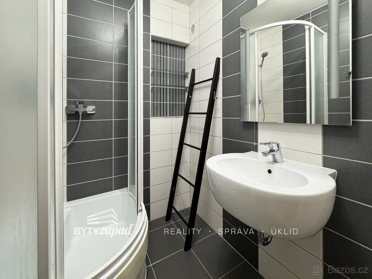Pronájem bytu 3+1, 84 m2 po kompletní rekonstrukci, v přízem - 16