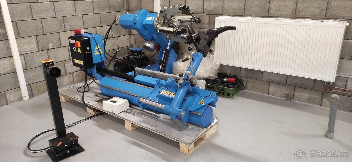 Mobilní jednosloupový zvedák 3500/2500 kg ,záruka - 16