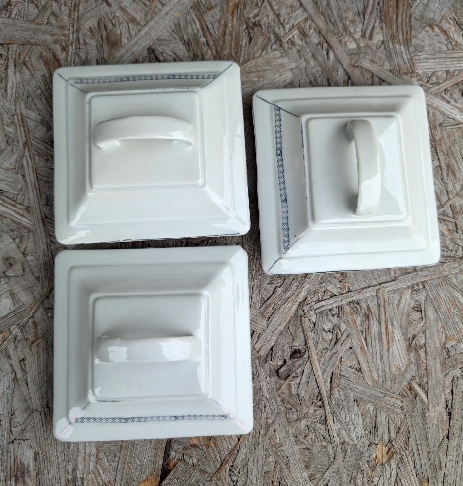 3 ks Starožitné dózy s motivem fialky. - 16