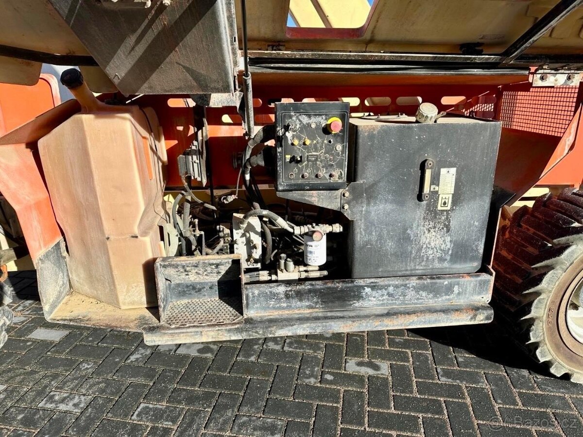 Terénní nůžková plošina JLG 3394 RT - 16
