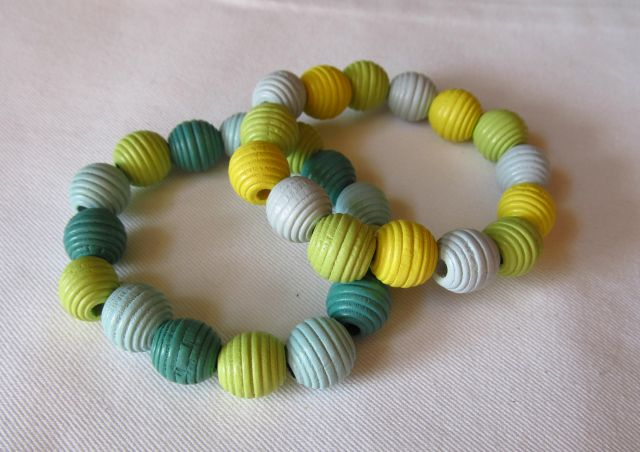Barevné náramky z kuliček - 16