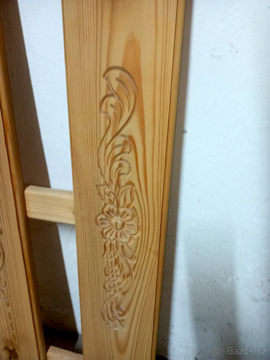 Prodám hezkou sestavu z masivu-komoda,věšák,zrcadlo. - 16