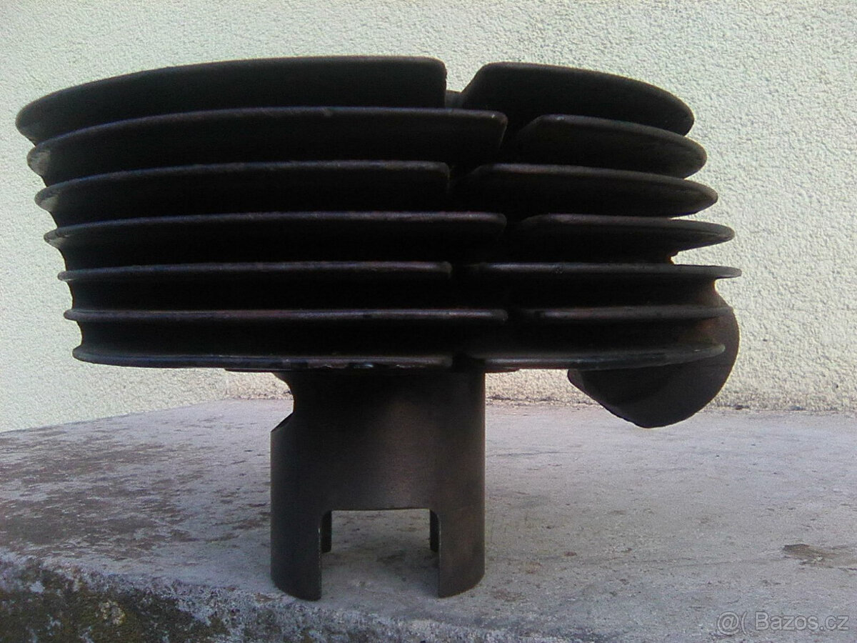 čz 125/175 450/453 - kryty řetězu a motoru,válce a držák ped - 16