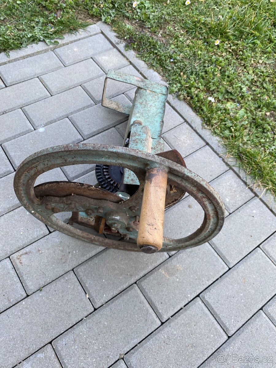 Řezačka kopřiv - 16