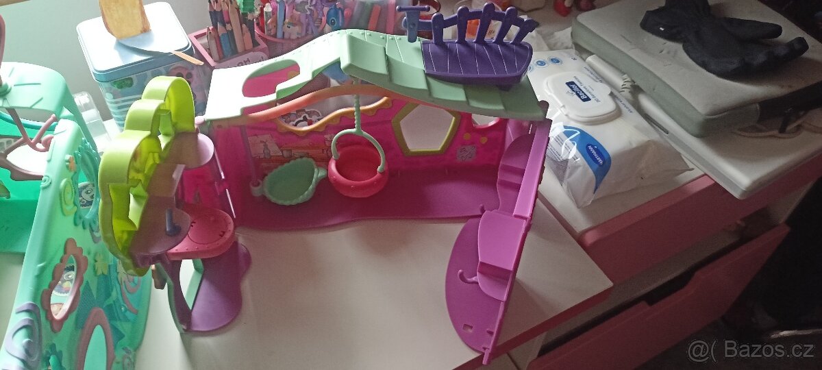 Littlest pet shop - 16