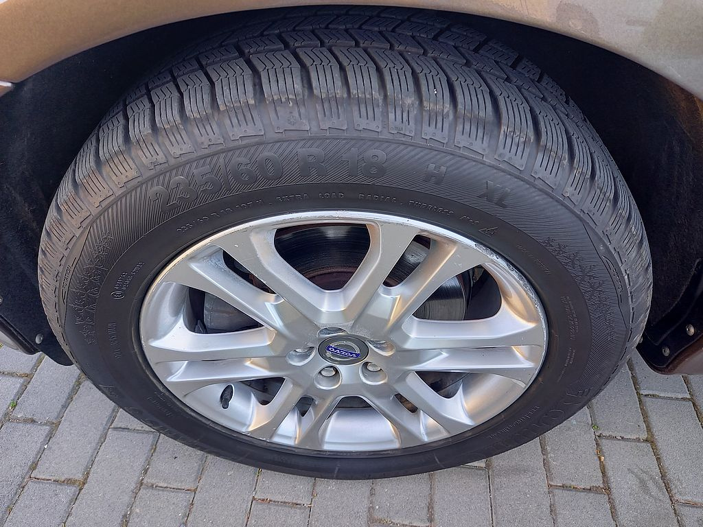 Volvo XC60, 2.4D5 120k 4x4+klima+Manual+ROZVODY - 16