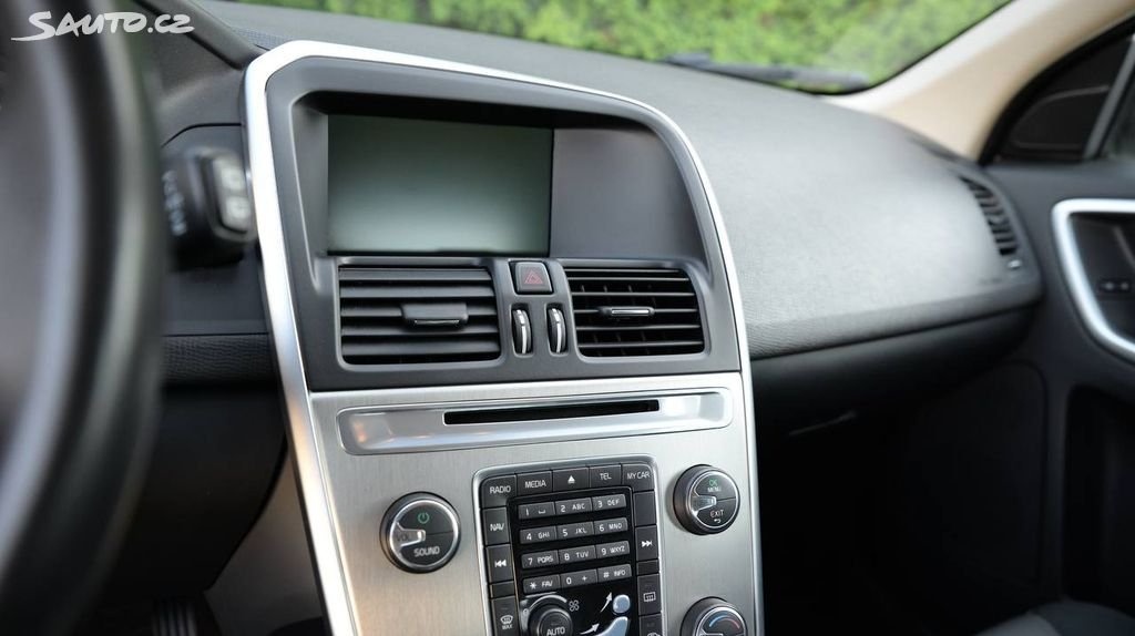 Volvo XC60 2.4 D3 MANUÁL - 16